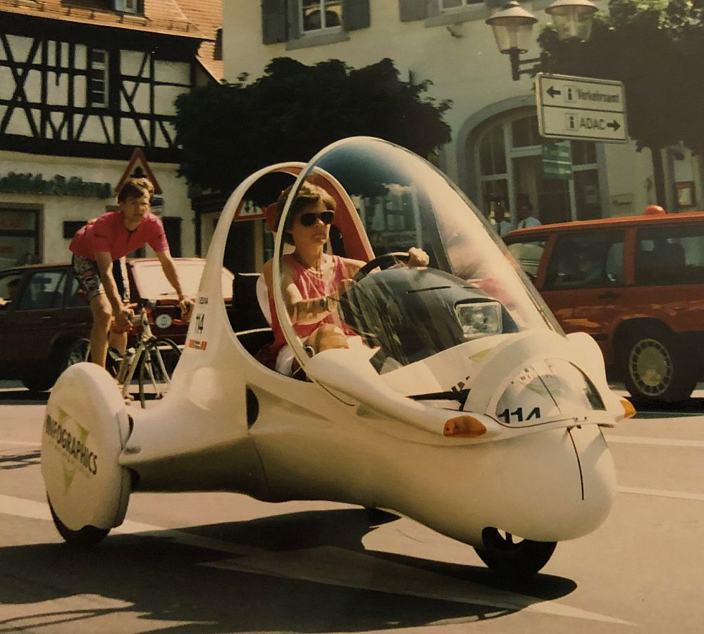 Tina Kyburz fährt den Cheetah an der Tour de Sol 92