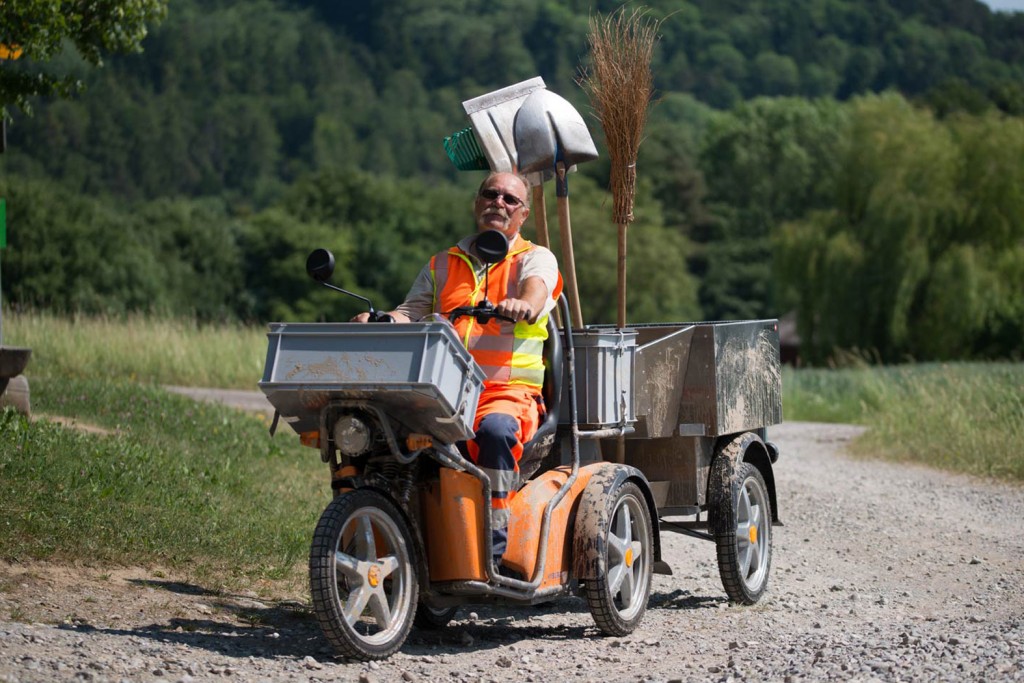 KYBURZ DXS and PAH-K being used by a local council worker